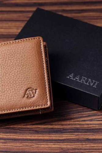 HIRVENNAHKAINEN LOMPAKKO KOLIKKOTASKULLA Cognac, hinta 44€