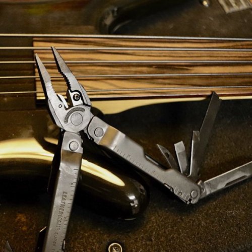 Musta Super Tool 300  Mollekotelolla, hinta 115,14€